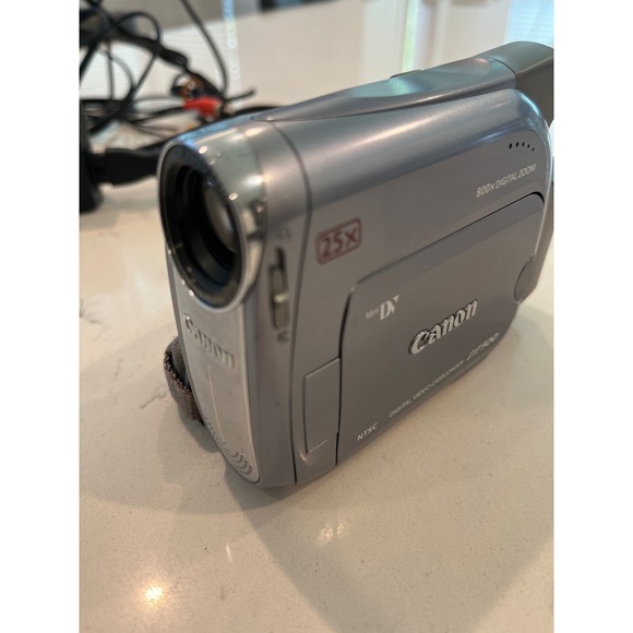 Canon ZR500 MiniDV Digital Video Camcorder 800x Zoom CA-570 Adapter - Picture 1 of 8